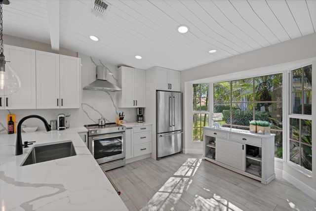 2235 Las Brisas Court, Wellington, FL 33414