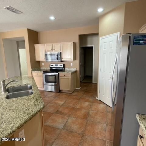 6804 W BRONCO Trail, Peoria, AZ 85383