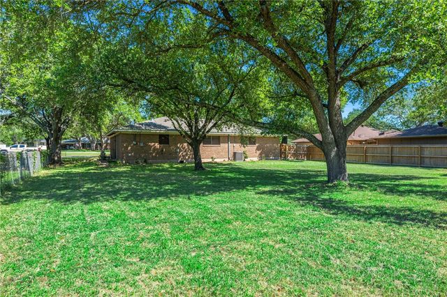 308 Madeline Drive, Bryan, TX 77802