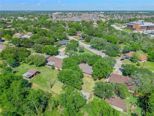 308 Madeline Drive, Bryan, TX 77802