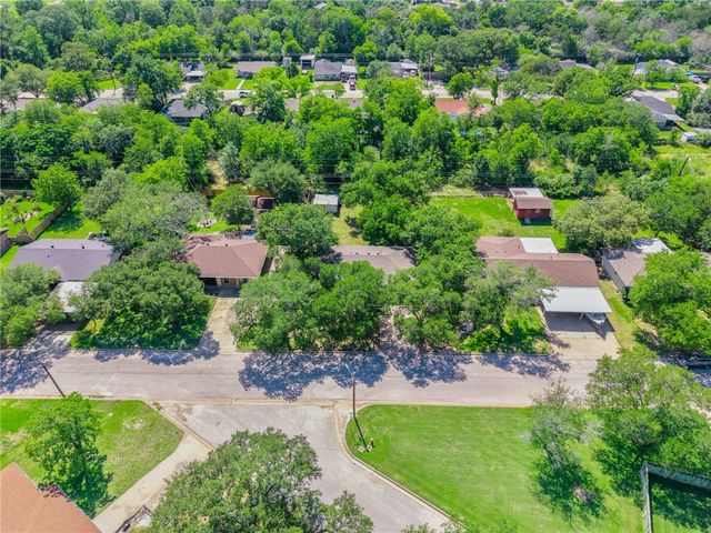 308 Madeline Drive, Bryan, TX 77802