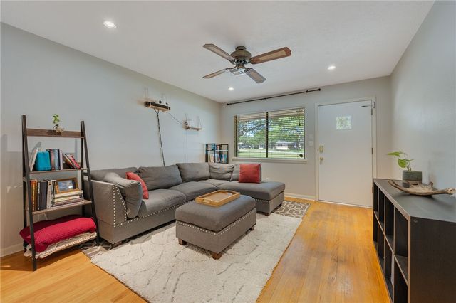 308 Madeline Drive, Bryan, TX 77802