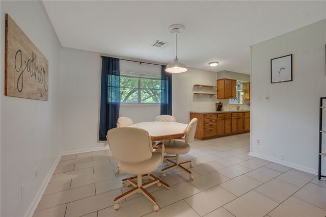 308 Madeline Drive, Bryan, TX 77802