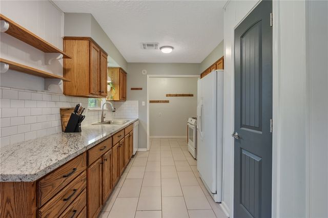 308 Madeline Drive, Bryan, TX 77802