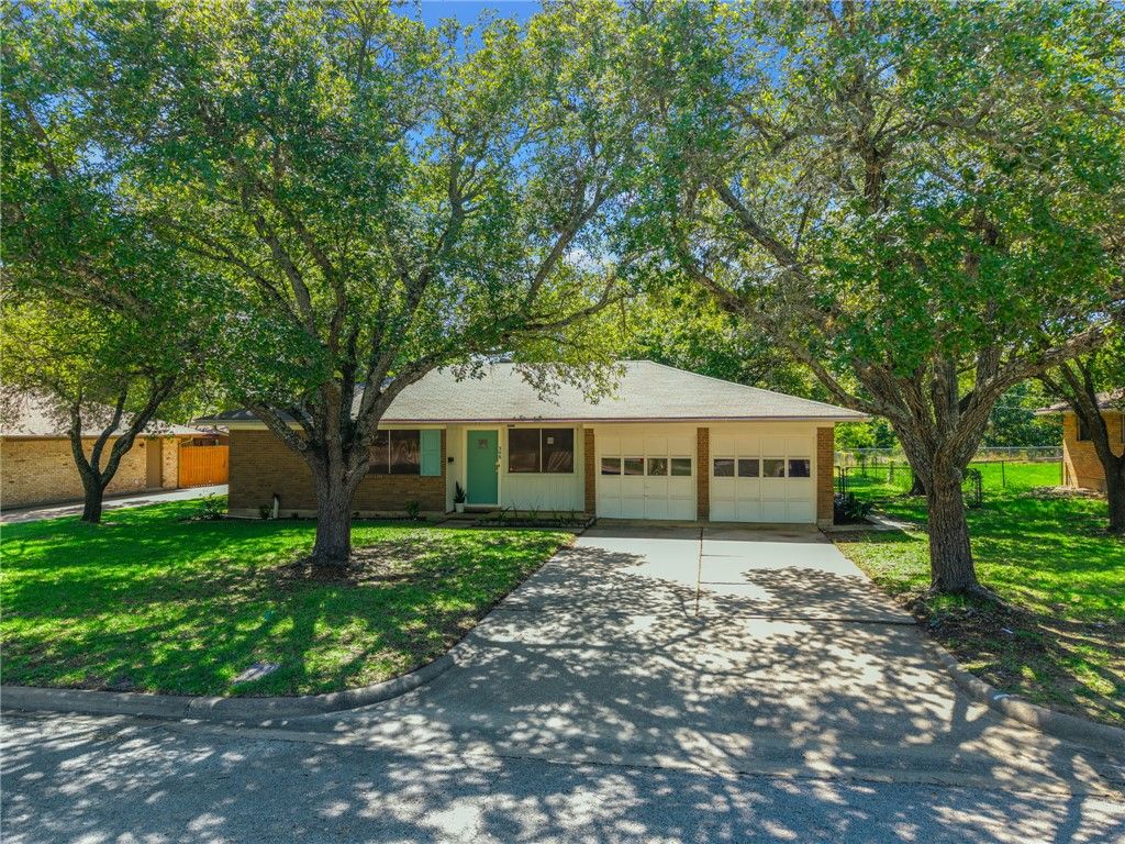 308 Madeline Drive, Bryan, TX 77802