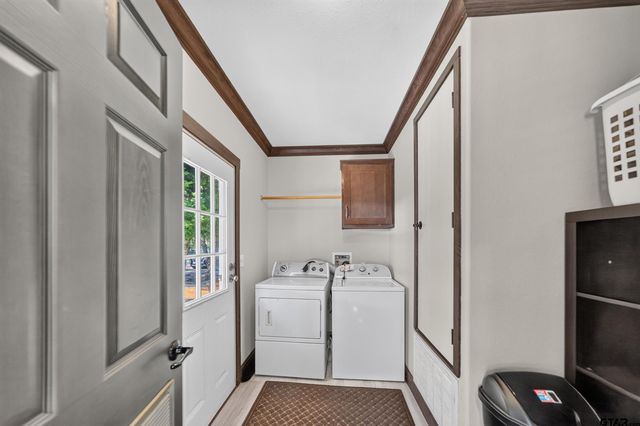 21138 County Road 4202, Chandler, TX 75758