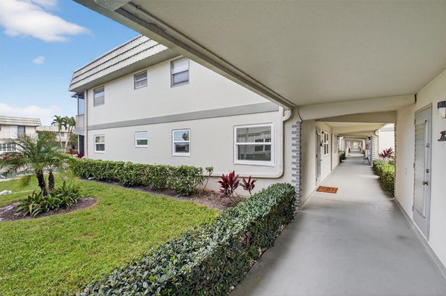 212 Monaco Way E, Delray Beach, FL 33446