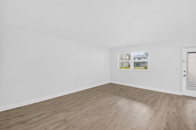 212 Monaco Way E, Delray Beach, FL 33446