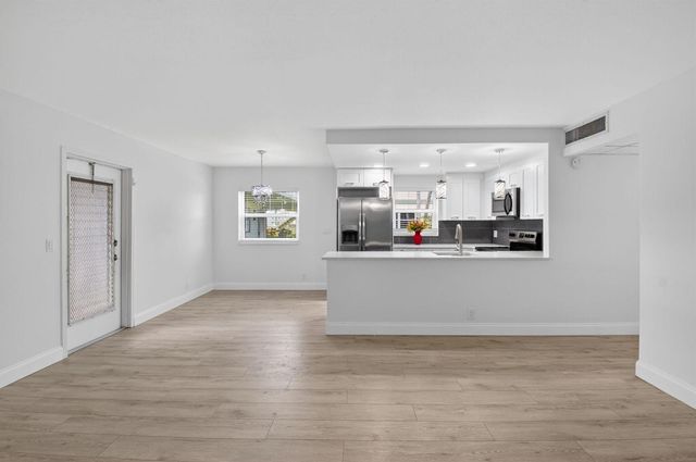 212 Monaco Way E, Delray Beach, FL 33446