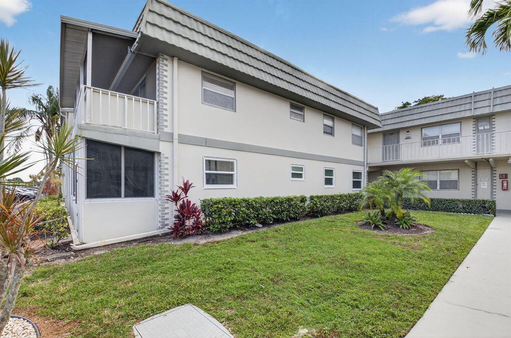 212 Monaco Way E, Delray Beach, FL 33446