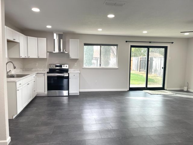 9342 Los Torres Dr, Elk Grove, CA 95624