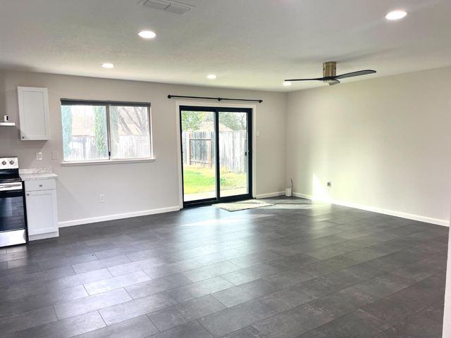 9342 Los Torres Dr, Elk Grove, CA 95624