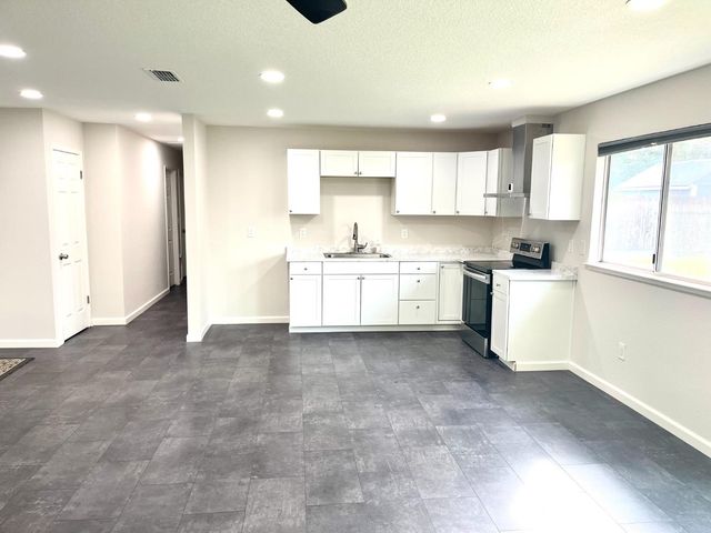 9342 Los Torres Dr, Elk Grove, CA 95624