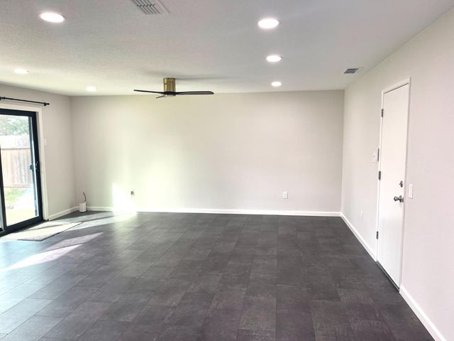 9342 Los Torres Dr, Elk Grove, CA 95624