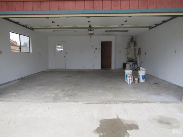 7617 Weldon Avenue, Bakersfield, CA 93308