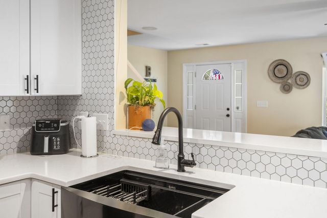 102 Sugarplum Drive, Summerville, SC 29485