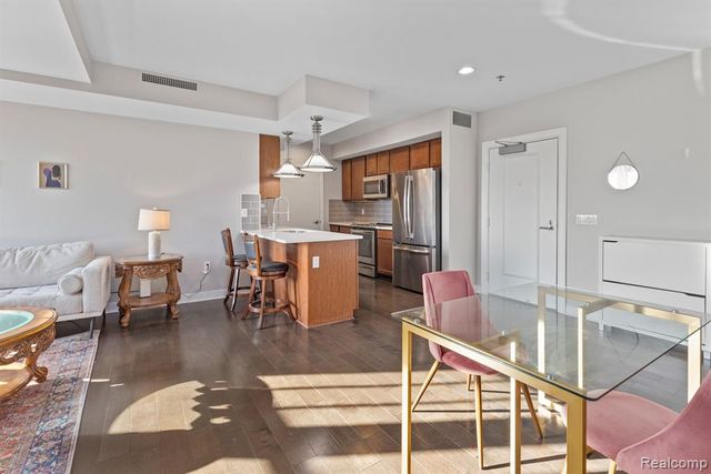 525 W Lafayette Boulevard 13C, Detroit, MI 48226