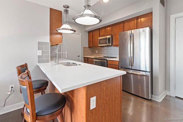525 W Lafayette Boulevard 13C, Detroit, MI 48226
