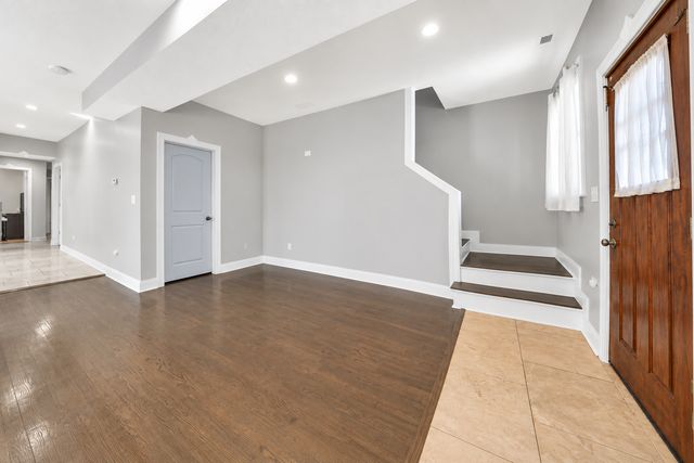 9436 S Spaulding Avenue, Evergreen Park, IL 60805