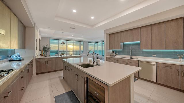 540 N TAMIAMI TRAIL 1702, Sarasota, FL 34236