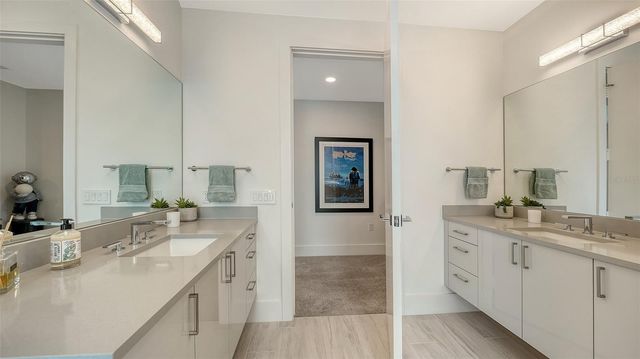 540 N TAMIAMI TRAIL 1702, Sarasota, FL 34236