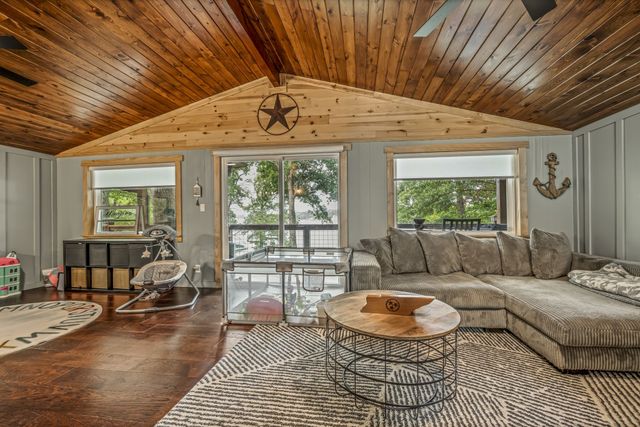 785 Big Richland Dr, Waverly, TN 37185