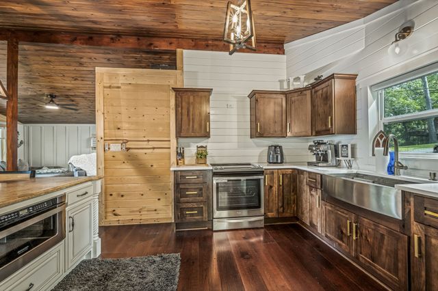 785 Big Richland Dr, Waverly, TN 37185