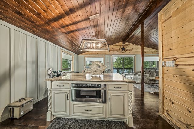 785 Big Richland Dr, Waverly, TN 37185