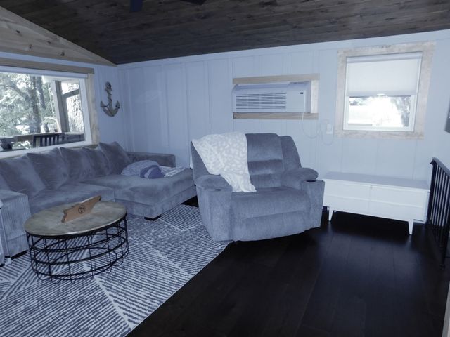 785 Big Richland Dr, Waverly, TN 37185