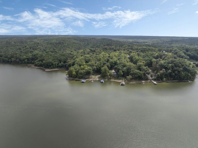 785 Big Richland Dr, Waverly, TN 37185