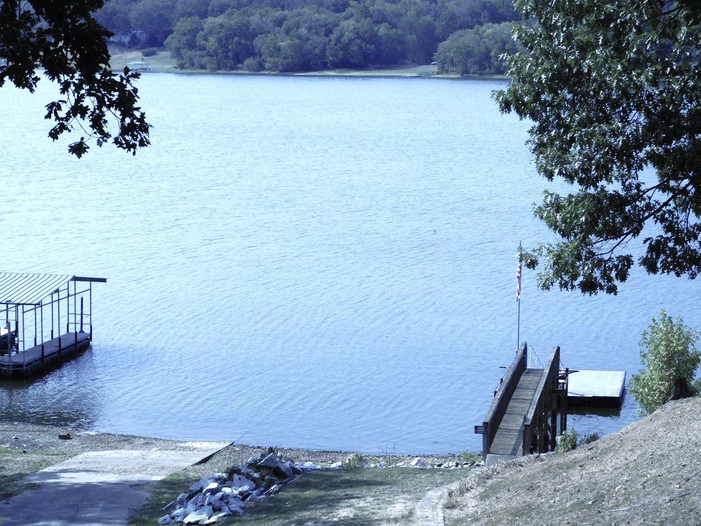 785 Big Richland Dr, Waverly, TN 37185