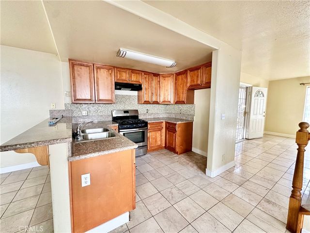 731 W 5th Street, Long Beach, CA 90802