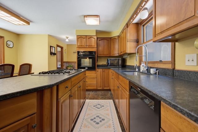 138 Cunningham Pond Road, Peterborough, NH 03458