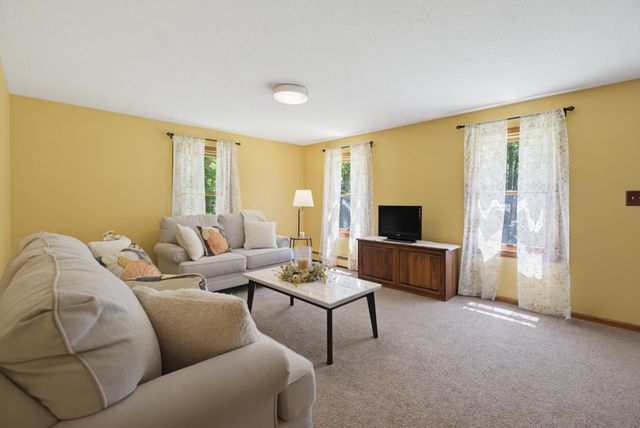 138 Cunningham Pond Road, Peterborough, NH 03458