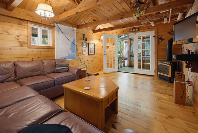 138 Cunningham Pond Road, Peterborough, NH 03458