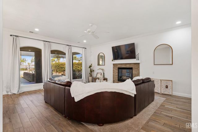 7233 Fountain Valley Drive, Bakersfield, CA 93308