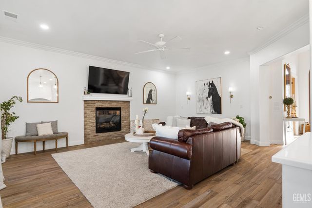 7233 Fountain Valley Drive, Bakersfield, CA 93308