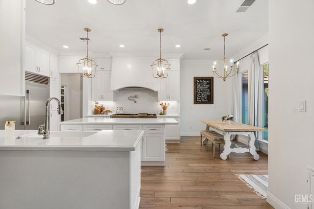 7233 Fountain Valley Drive, Bakersfield, CA 93308