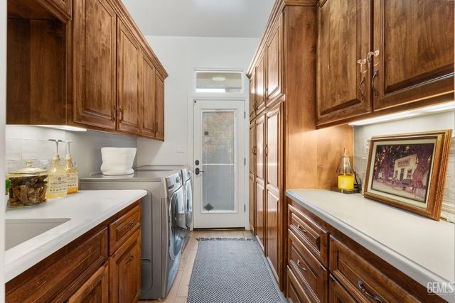 7233 Fountain Valley Drive, Bakersfield, CA 93308