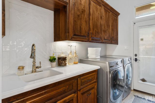 7233 Fountain Valley Drive, Bakersfield, CA 93308