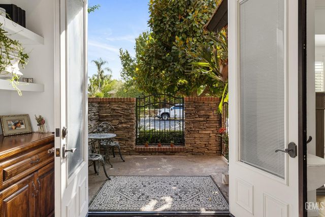 7233 Fountain Valley Drive, Bakersfield, CA 93308