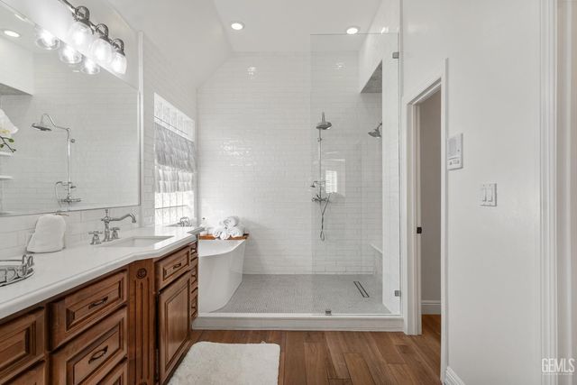 7233 Fountain Valley Drive, Bakersfield, CA 93308