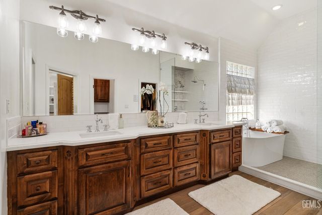 7233 Fountain Valley Drive, Bakersfield, CA 93308