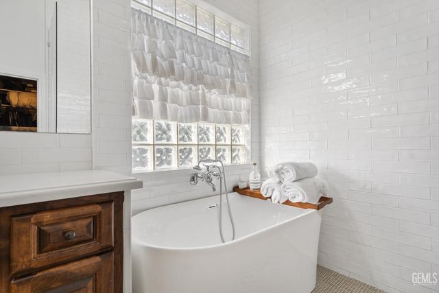 7233 Fountain Valley Drive, Bakersfield, CA 93308