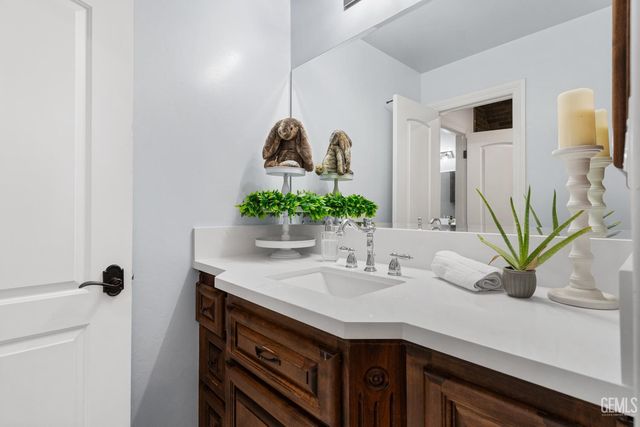 7233 Fountain Valley Drive, Bakersfield, CA 93308