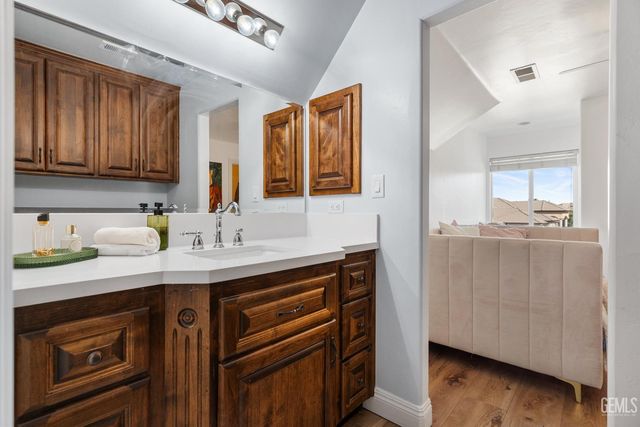 7233 Fountain Valley Drive, Bakersfield, CA 93308