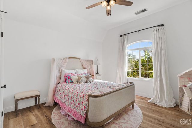 7233 Fountain Valley Drive, Bakersfield, CA 93308