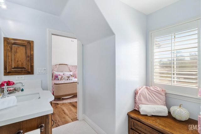 7233 Fountain Valley Drive, Bakersfield, CA 93308