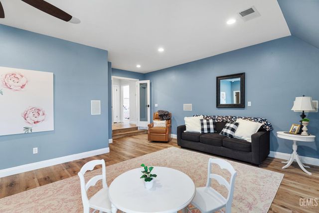 7233 Fountain Valley Drive, Bakersfield, CA 93308