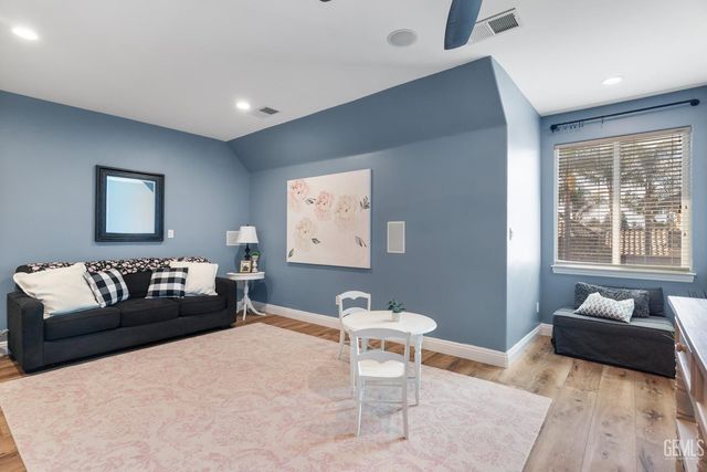 7233 Fountain Valley Drive, Bakersfield, CA 93308